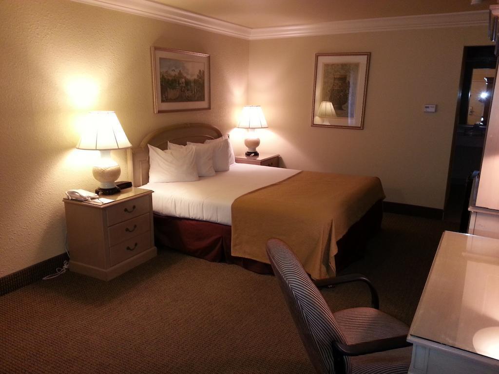 Quality Inn & Suites Vacaville Esterno foto