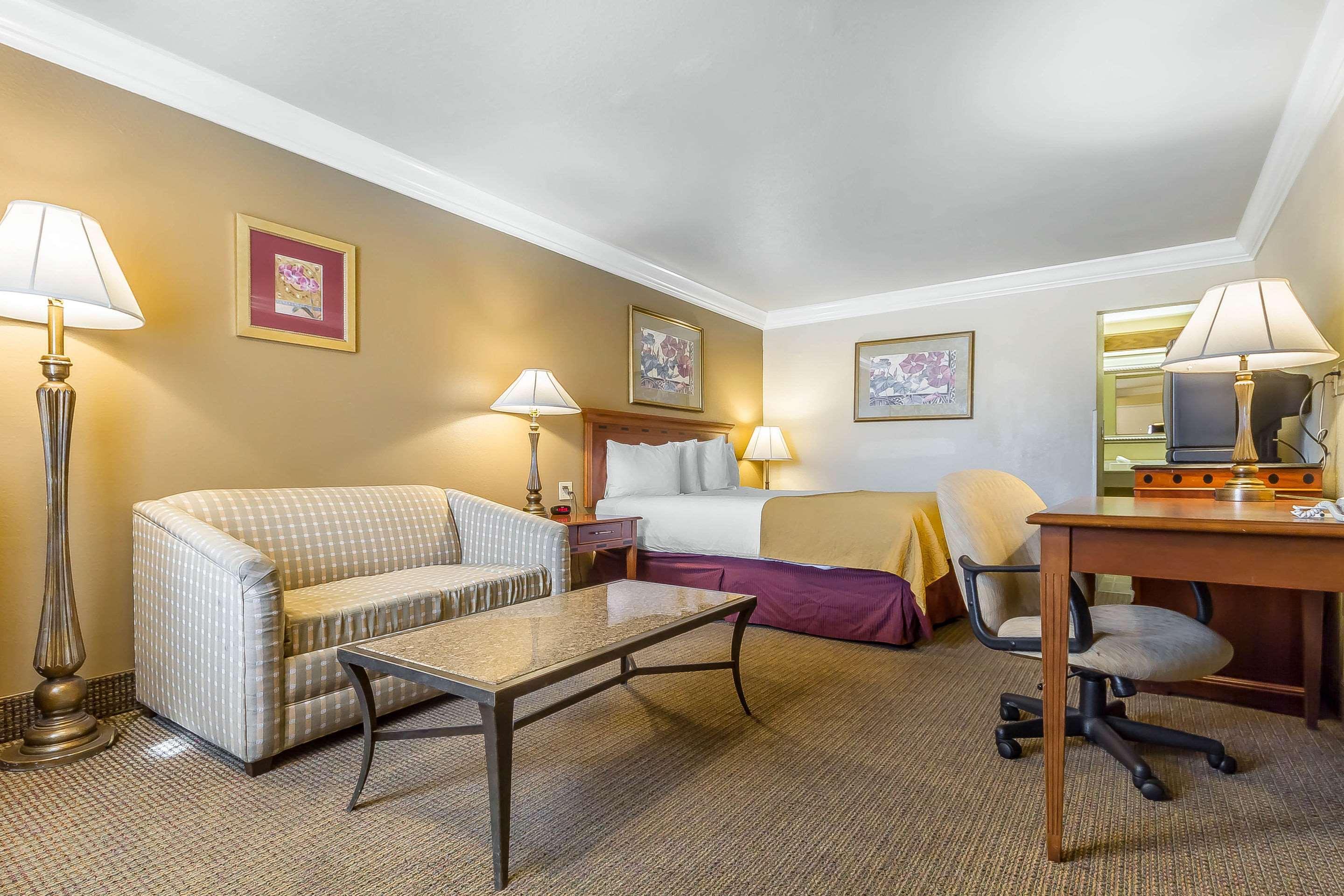 Quality Inn & Suites Vacaville Esterno foto